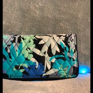Vera Bradley Wallet✨